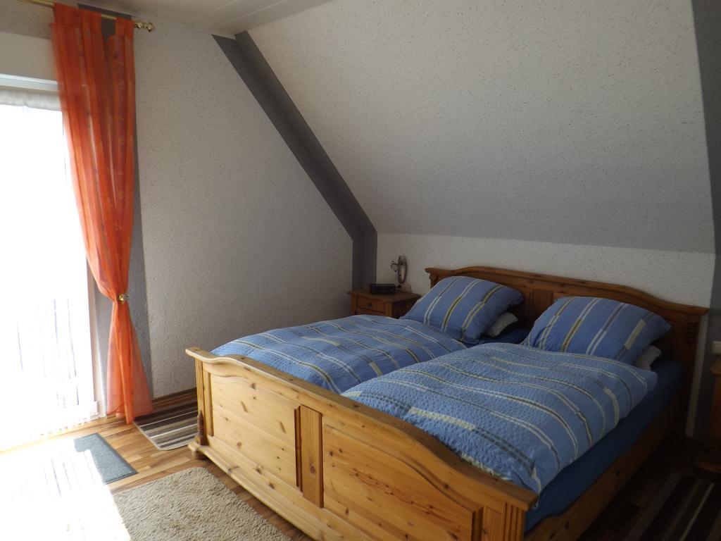 B&B Pension Winzerhaus Zell-Mosel Habitación foto